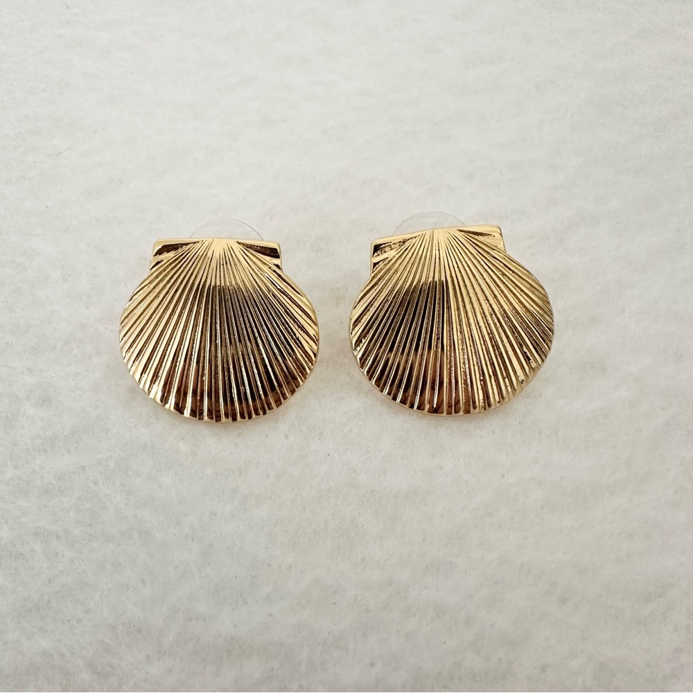 Gold Tone Scallop Shell Stud Earrings for Women Coastal, Beach, Ocean Inspired